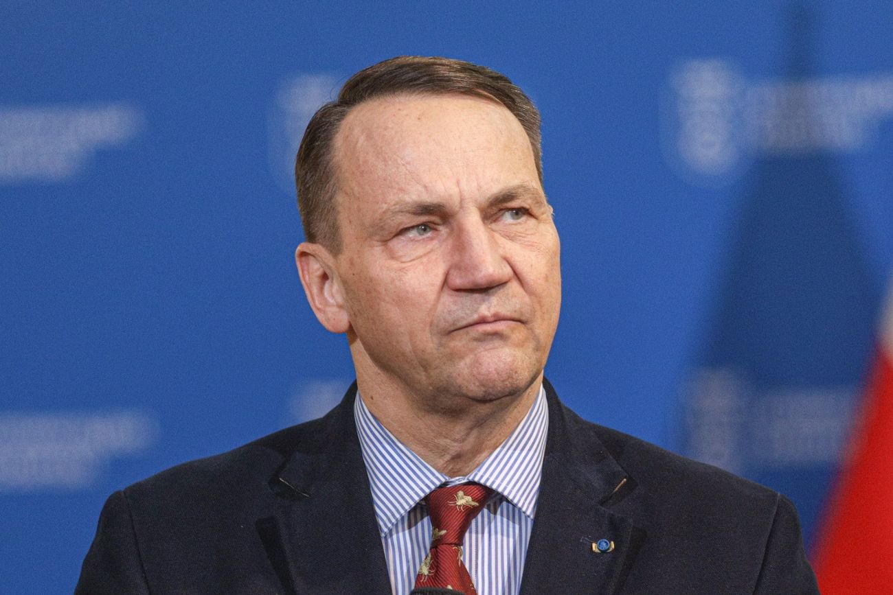 Morawiecki mówił, że to żenujące. Sikorski tak podsumował spotkanie z Rubio Radosław Sikorski poleciał do USA. Tak podsumował rozmowy z Marco Rubio