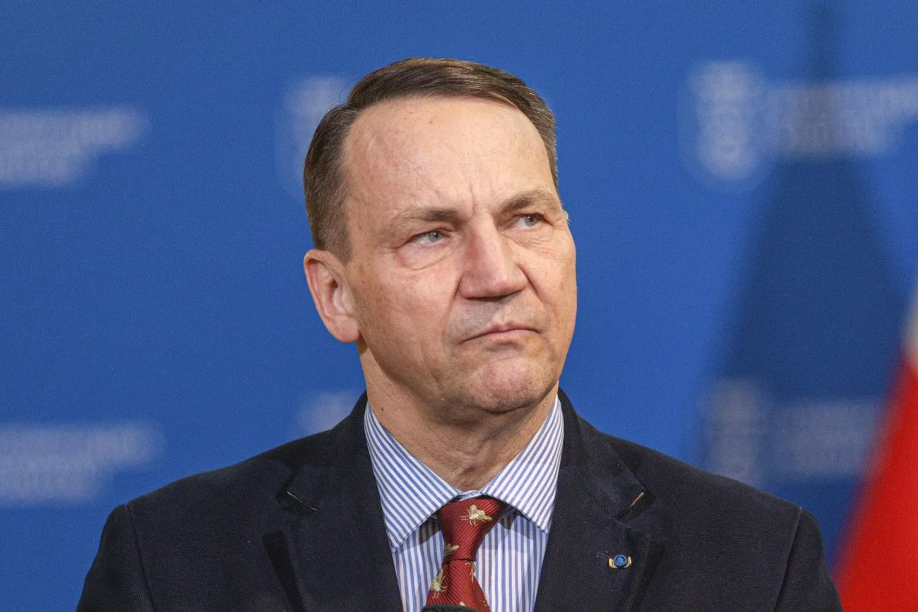 Morawiecki mówił, że to żenujące. Sikorski tak podsumował spotkanie z Rubio Radosław Sikorski poleciał do USA. Tak podsumował rozmowy z Marco Rubio