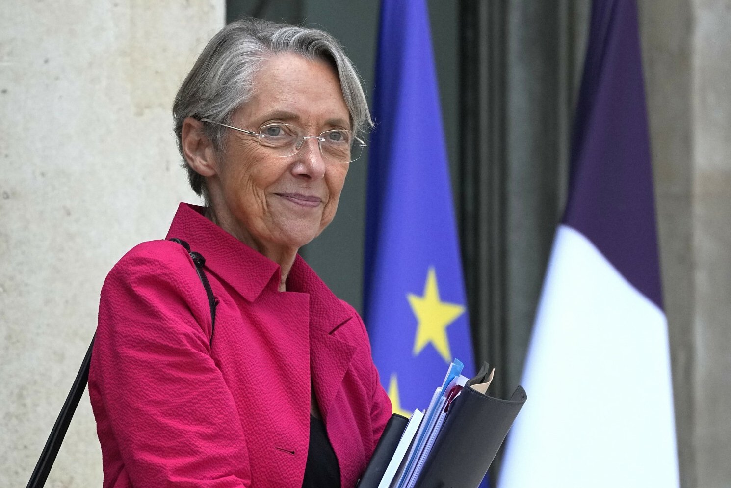 Francuscy ministrowie mają nie jechać zbyt daleko na urlop. Tak nakazała im premier.