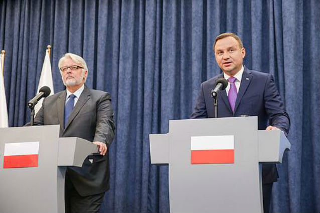 Andrzej Duda padł ofiarą nocnych pogawędek z gimnazjalistami, a przede wszystkim gimnazjalistkami.