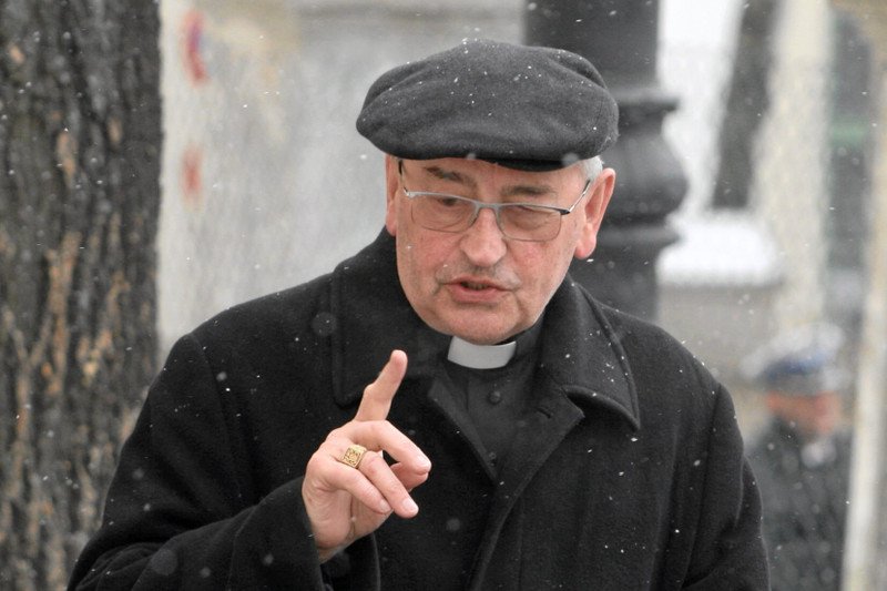 Bp Pieronek reaguje na słowa Andrzeja Dudy o in vitro: Stara się żeby go wybrali. Czasem gada głupstwa