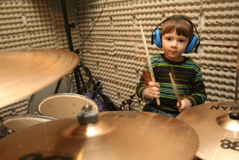 Czterolatka grającego na perkusji zna cały świat.