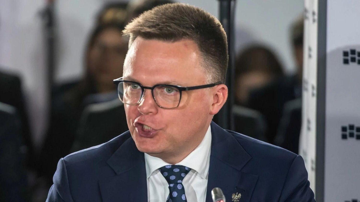 Hołownia przypomniał o sobie i uderza w 2 nowych sędziów TK. "Teatralne gesty"