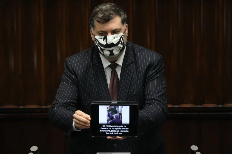 Poseł Konfederacji Artur Dziambor.