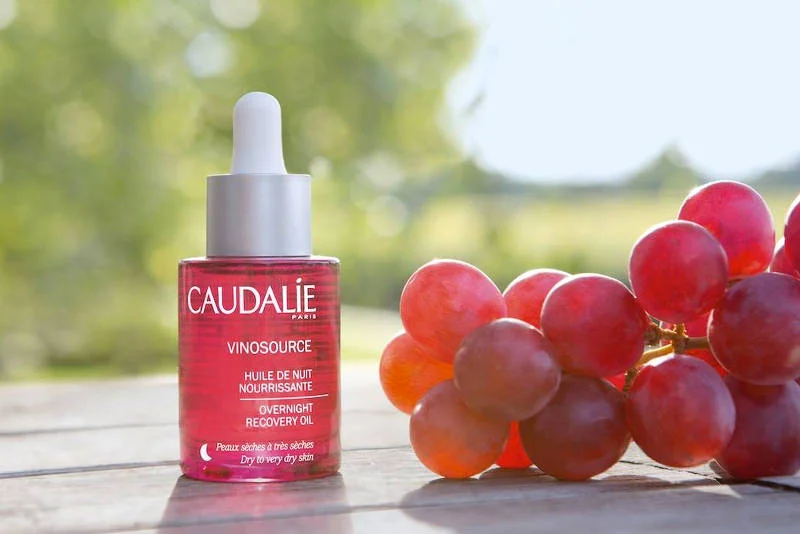 Serum odmładzające na noc Vinesource Caudalie