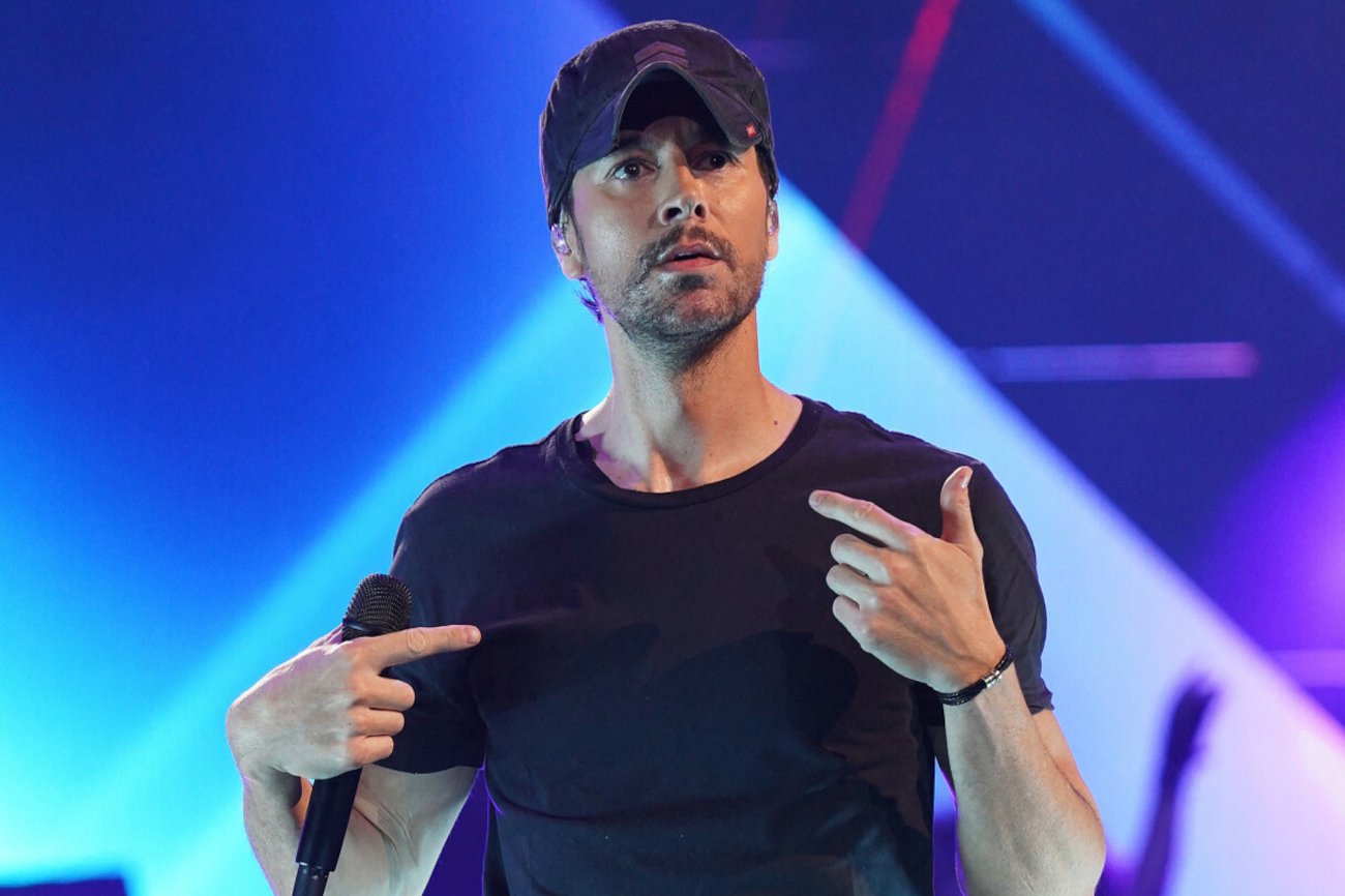 Cały TikTok śmieje się z Enrique Iglesiasa.