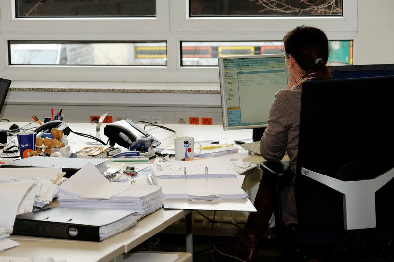 Wiele osób mimo pochwał, awansów i pozytywnych opinii na swój temat, nie wierzy w swoje możliwości.