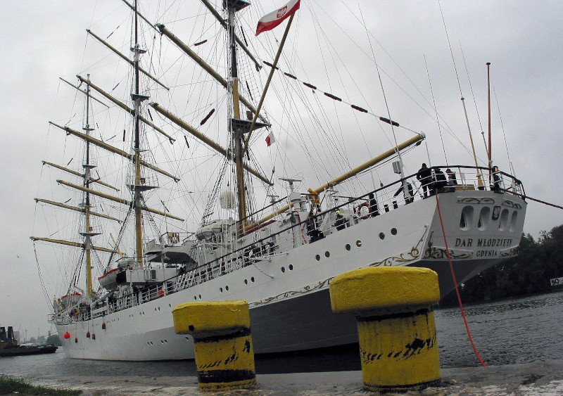 Do wypadku na pokładzie "Daru Młodzieży" doszło niedaleko portu w Gdyni.