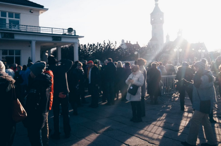 Spacer zgromadził zwolenników i aktywistów KOD.