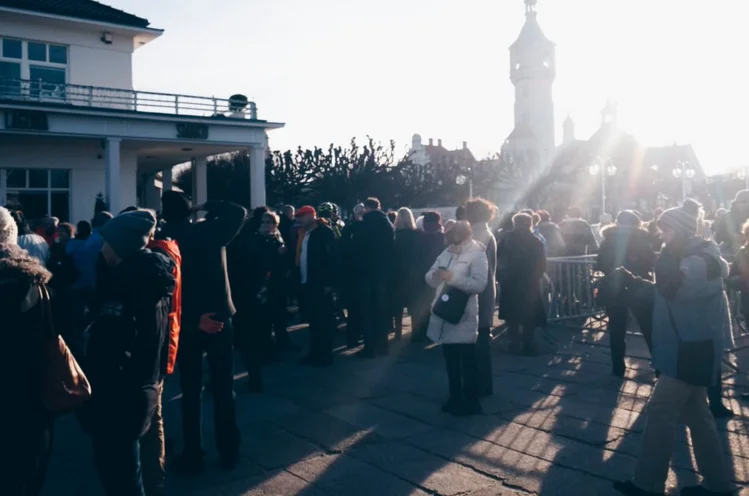 Spacer zgromadził zwolenników i aktywistów KOD.