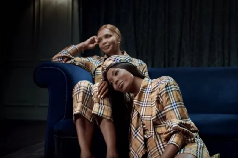 Naomi Campbell z mamą w najnowszym spocie Burberry