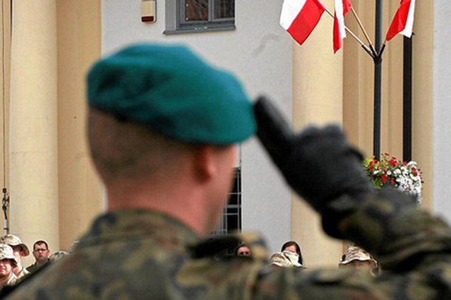 Żołnierze jak kelnerzy?