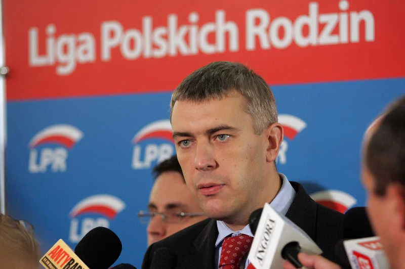 Liga Polskich Rodzin namawia do głosowania na PO, chociaż jej program to niemal zupełne przeciwieństwo.