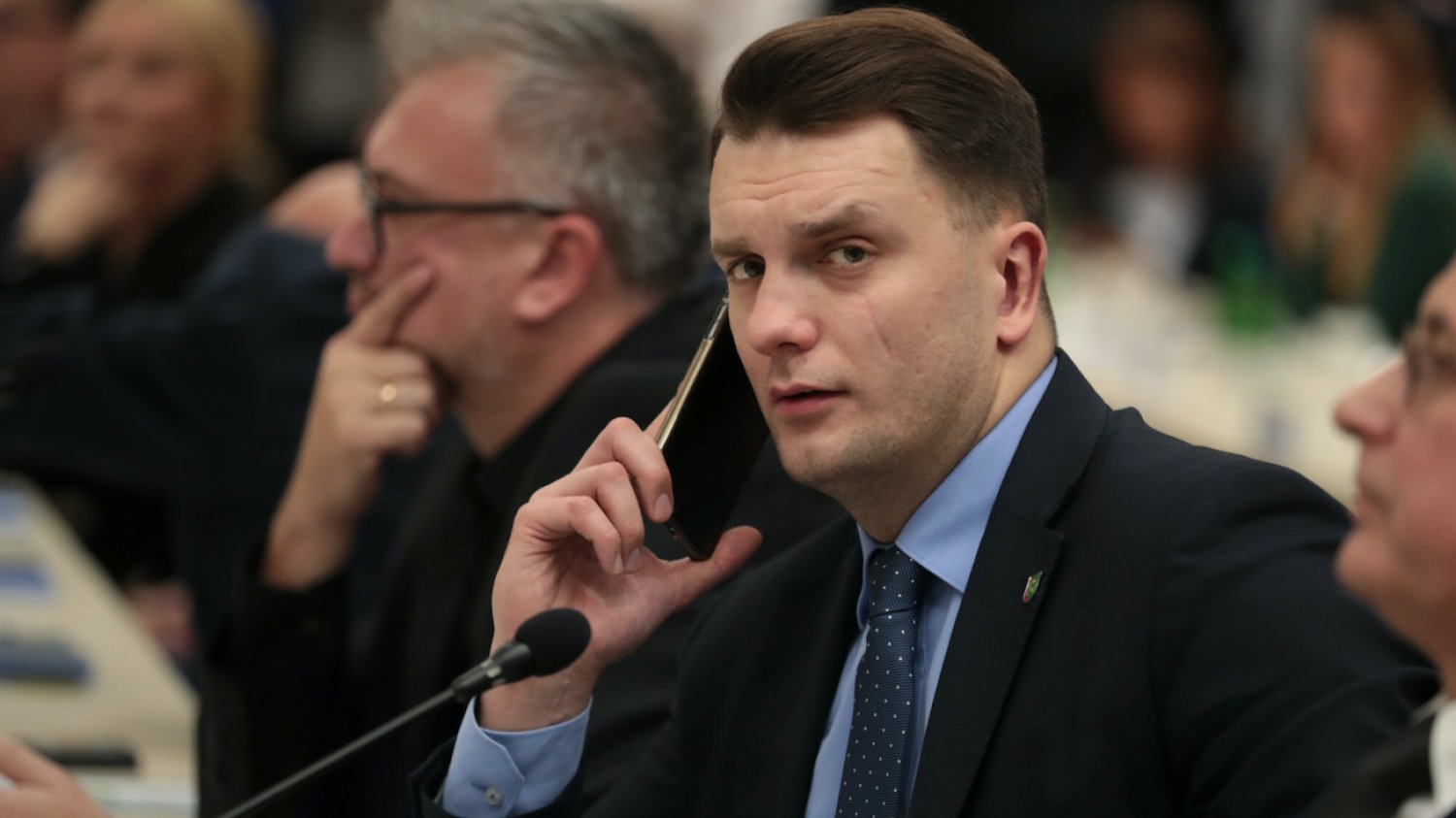 Łukasz Mejza, wiceminister sportu, jeszcze jako radny sejmiku lubuskiego (2018). Łukasz Mejza, wiceminister sportu, jeszcze jako radny sejmiku lubuskiego (2018).