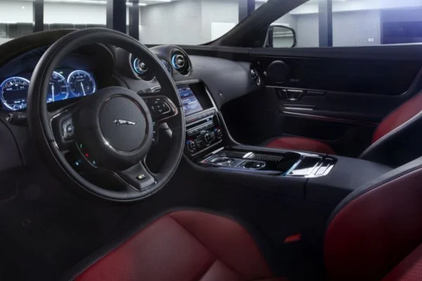 Jaguar XJR