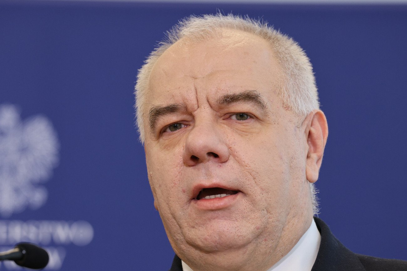 Jacek Sasin poinformował, że przygotowano rozwiązanie ustawowe, zakładające, iż spółdzielnie i wspólnoty mieszkaniowe będą w całości objęte taryfami na gaz, a lokale użytkowe będą z nich wyłączane.