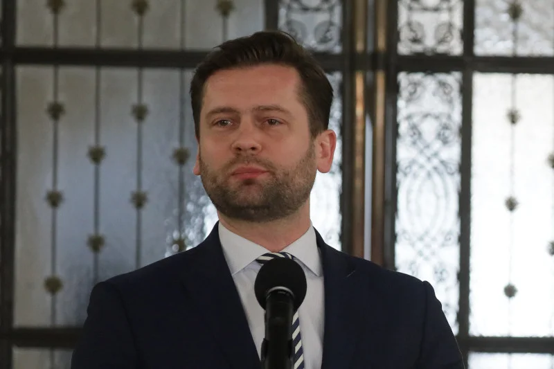 Kamil Bortniczuk komentuje zatrudnienie żony Andruszkiewicza.