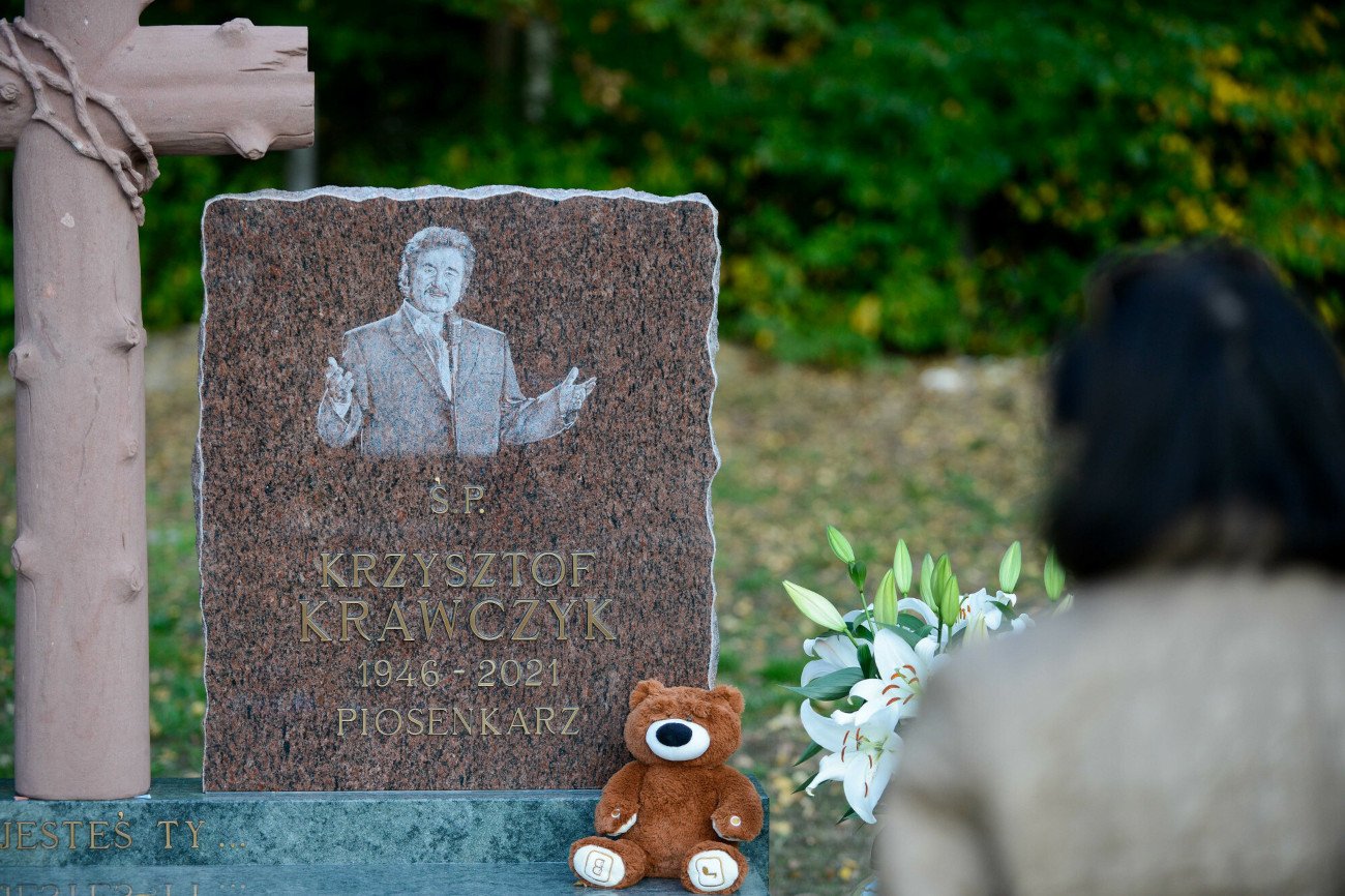 Poświęcono grób Krzysztofa Krawczyka.
