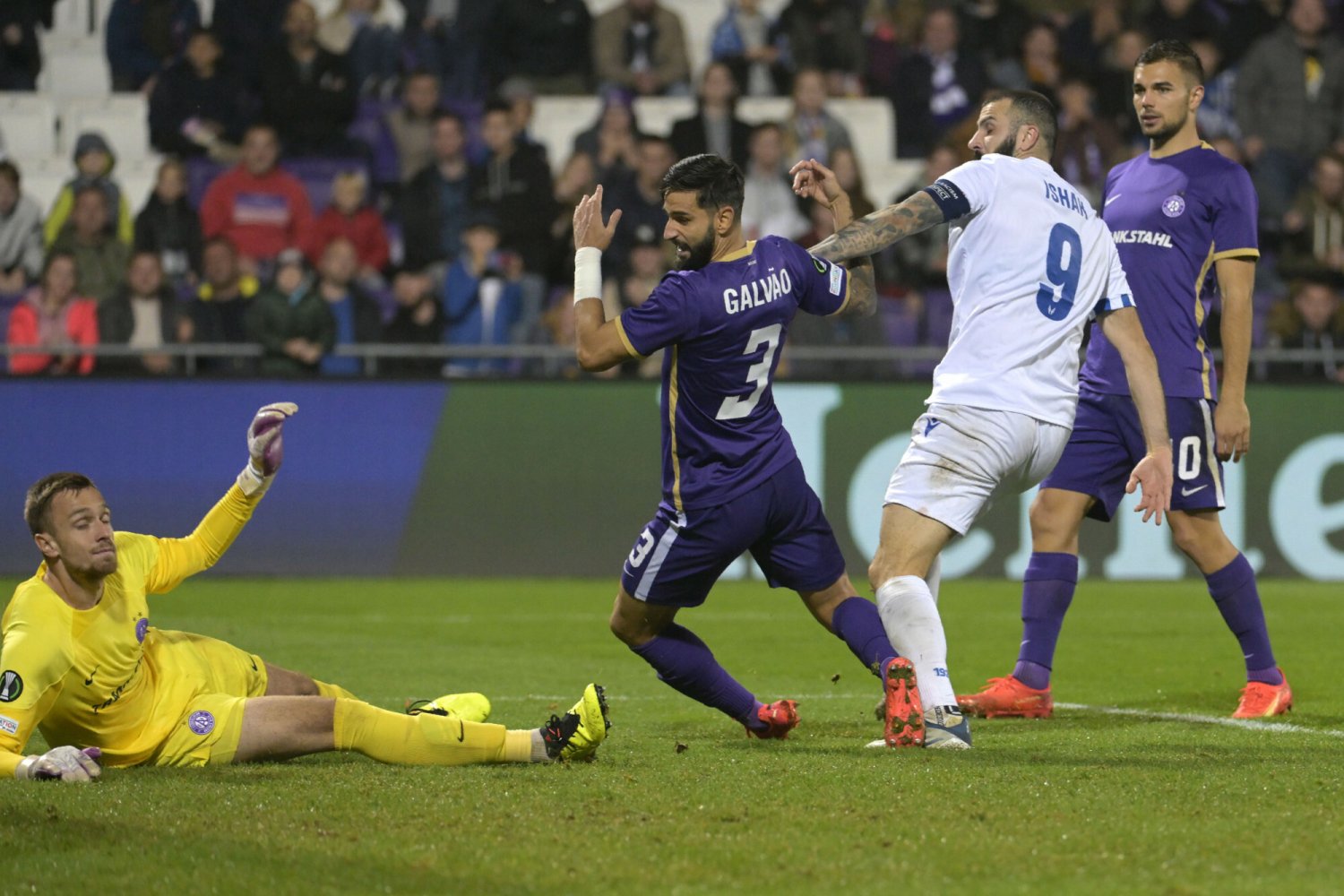 Mistrzowie Polski wypuścili z rąk zwycięstwo i awans. Teraz o życie zagrają z gigantem