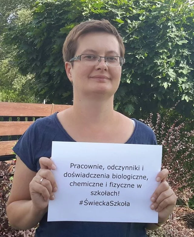 Katarzyna Lubnauer przeznaczyłaby pieniądze zaoszczędzone na lekcjach religii na pracownie, odczynniki i doświadczenia biologiczne
