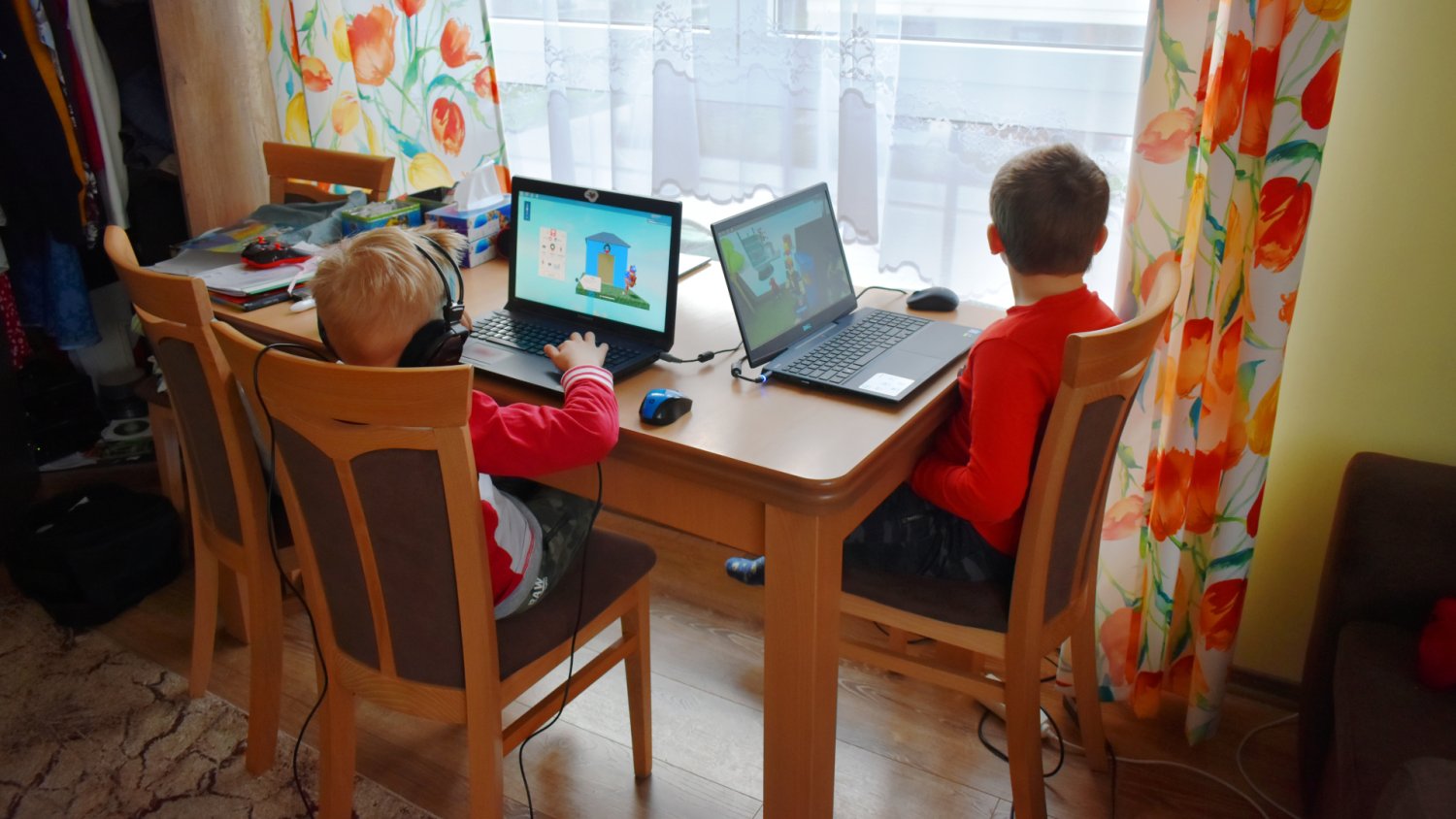 Szkoły doposażają się na naukę zdalną. Do 31 grudnia sprzęt trafi do 100 tys. klas