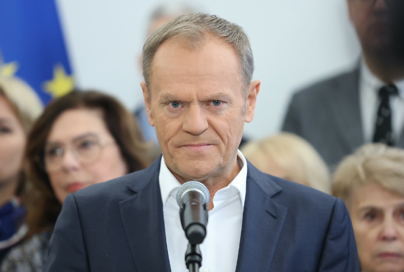 Tusk obiecał "celę plus". Polacy jasno powiedzieli, co o tym myślą.