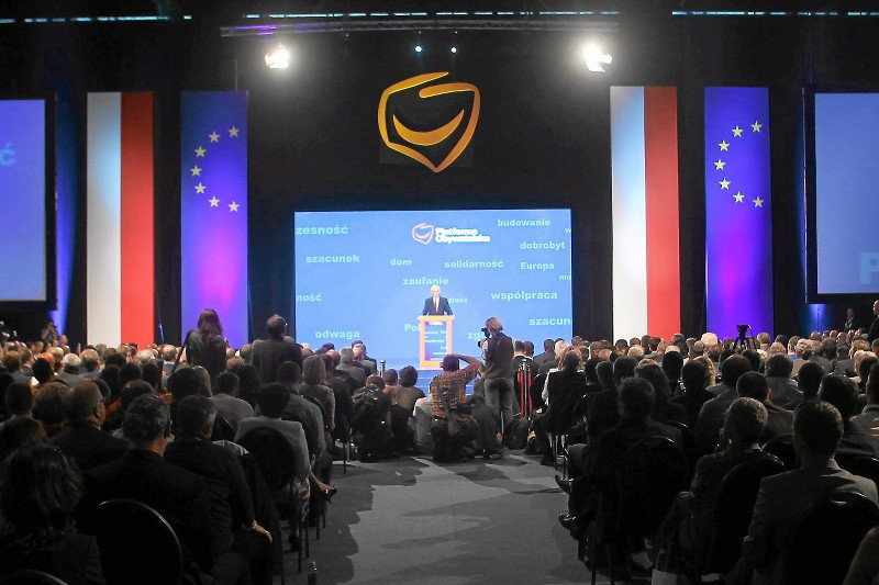 Parlamentarzyści przekraczają prędkość i przejeżdżają na czerwonym. Członkowie PO są największymi piratami drogowymi