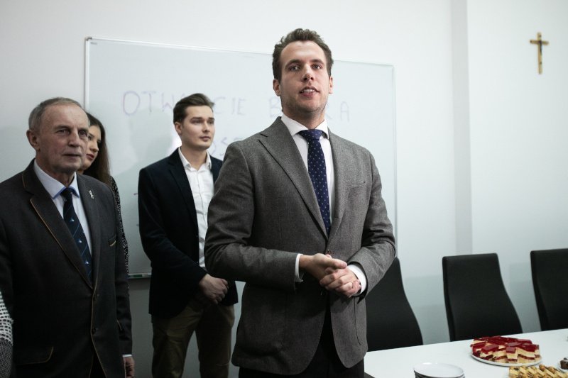 Jan Kanthak oskarża Michała Kowalówkę o zniesławienie. Działacz lewicy opisywał, jak prawicowy polityk miał zachęcać go do seksu oralnego.