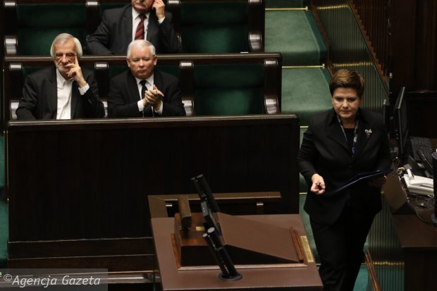 Nadchodzi bardzo trudny czas dla B. Szydło i czas próby - kto pozostanie na tonącym okręcie pod banderą PiS?