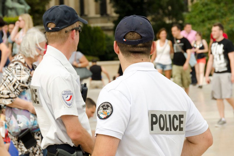 Pod katedrą Notre-Dame postrzelono napastnika, który próbował zaatakować policjanta.