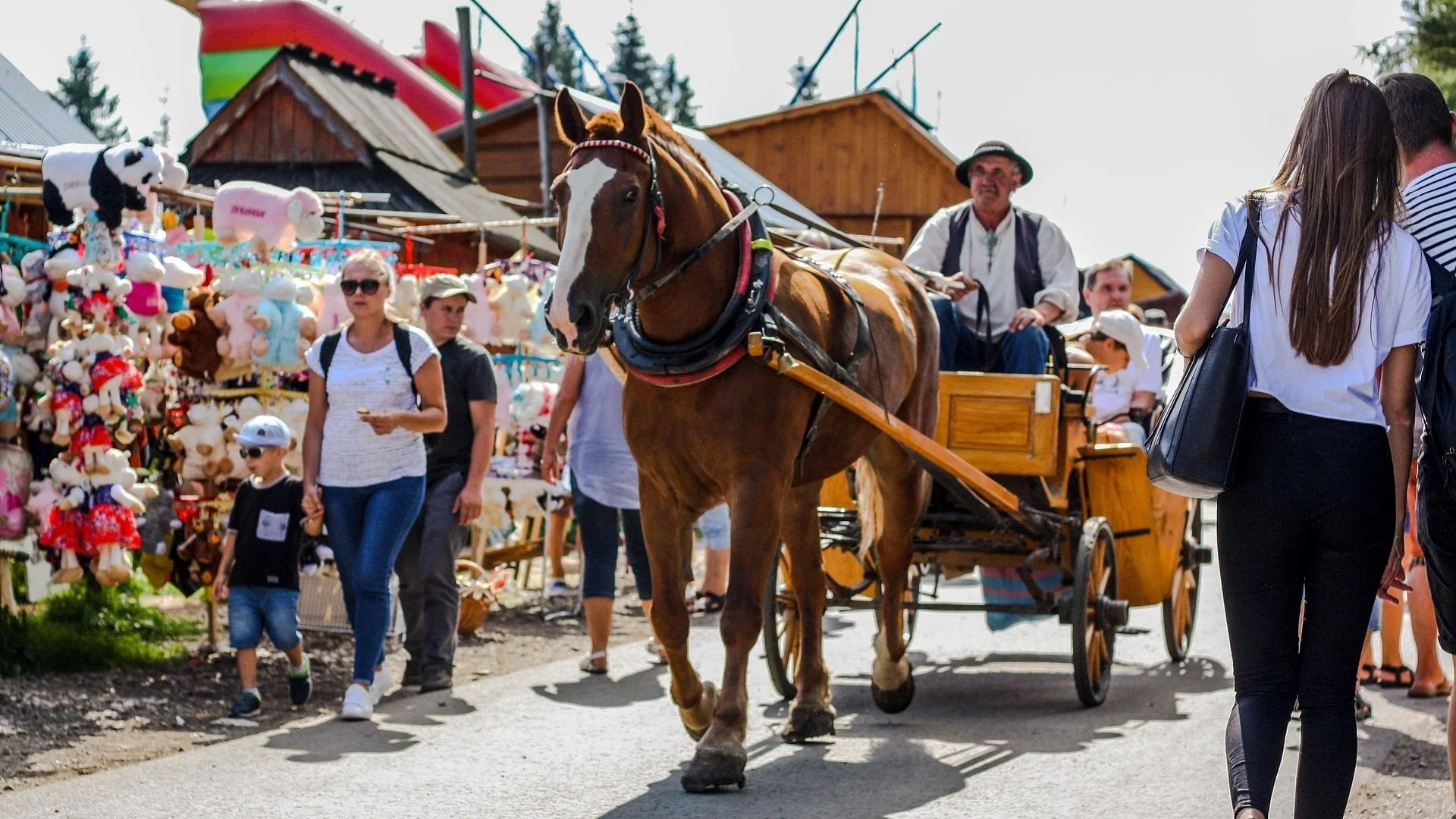 Zagraniczni turyści coraz częściej pytają o podóże do Zakopanego Zakopane jedną z ciekawszych miejscowości w Polsce