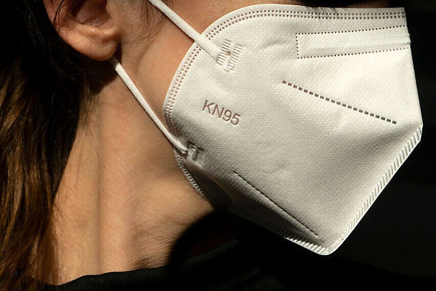 Które maseczki higieniczne są najlepsze? Maseczki FFP2, KN95, chirurgiczne czy z materiału?