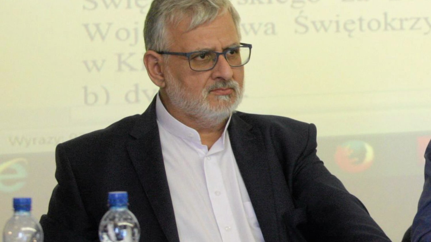 Radny sejmiku świętokrzyskiego z PO Grigor Szaginian chce przyjąć do siebie uchodźców z Syrii. Internauci nie zostawili na nim suchej nitki.