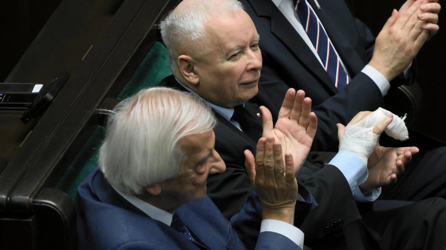 Kaczyński z urazem ręki w Sejmie. Wiadomo, co mu się stało