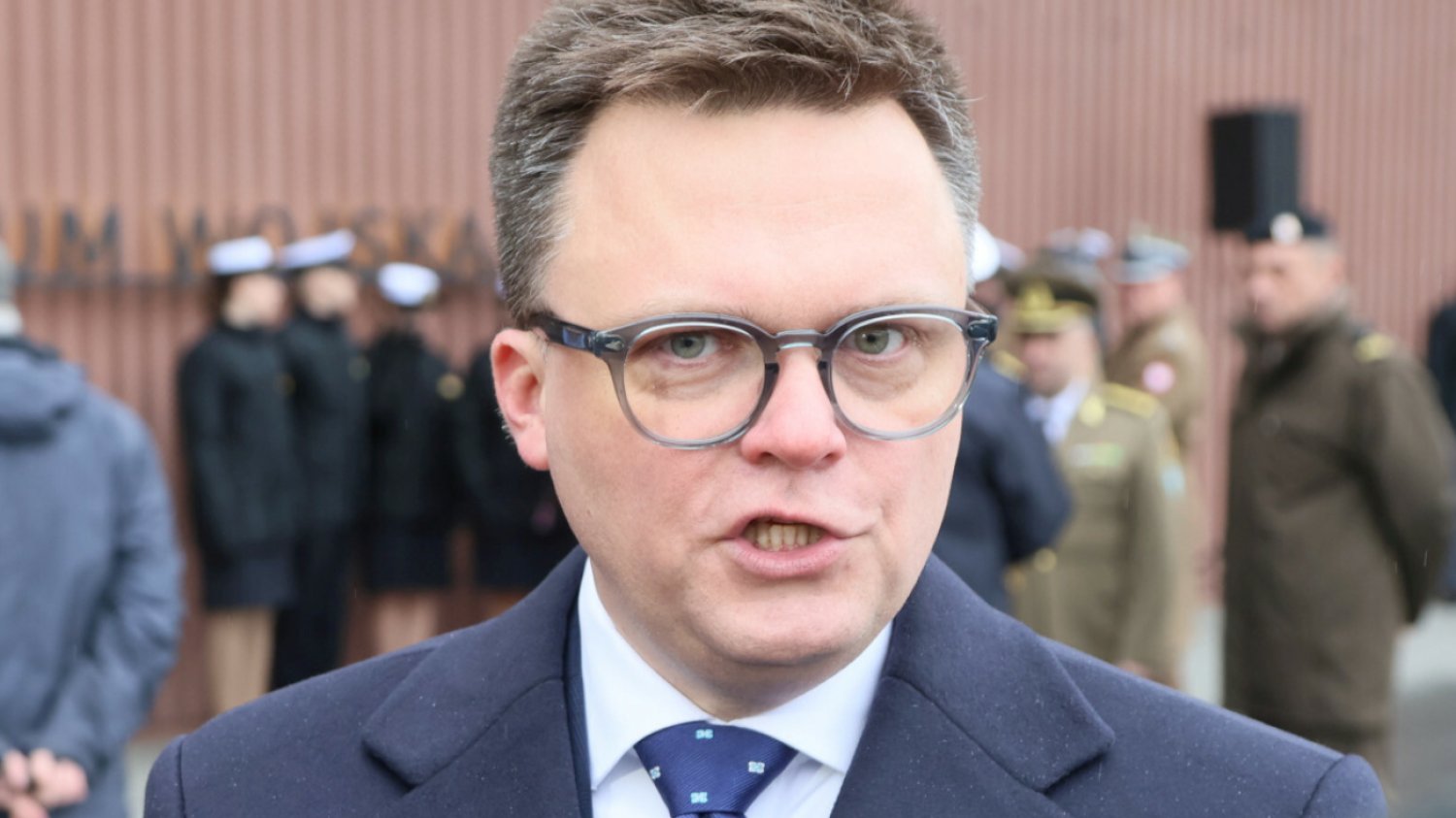 Tusk i Biedroń piszą o wyborcach Trzeciej Drogi. Zdecydowana odpowiedź Hołowni.