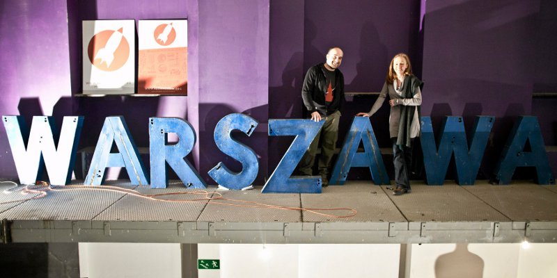 Neon "Warszawa" pokazany w Galerii Muzeum Drukarstwa Warszawskiego