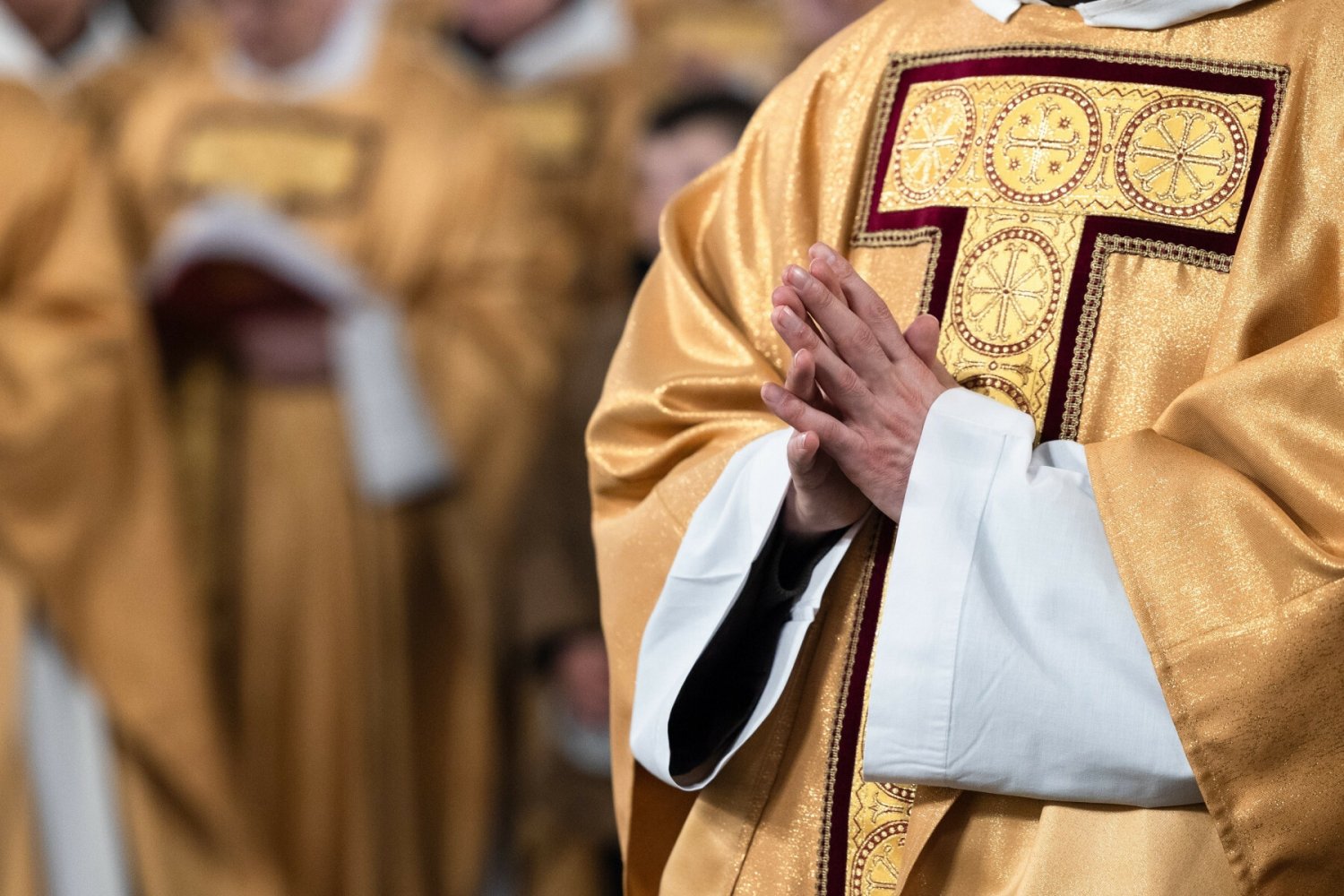 Emerytury polskich księży i biskupów. Niektóre kwoty zwalają z nóg.