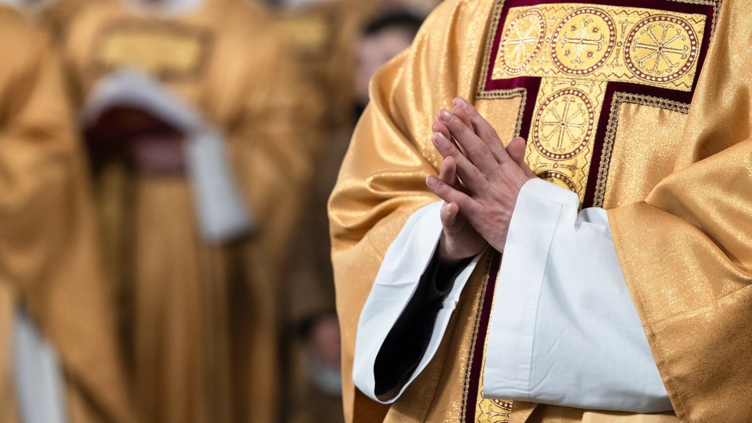 Emerytury polskich księży i biskupów. Niektóre kwoty zwalają z nóg.