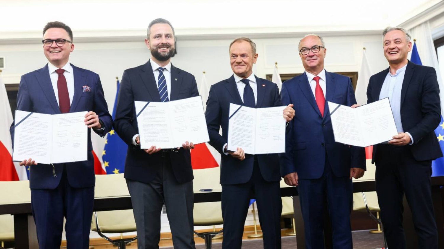 Umowa koalicyjna – oto jak wygląda. Wyróżnili się posłowie Lewicy