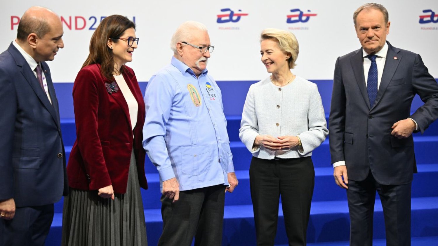 Unijni komisarze w Gdańsku. Tusk, Wałęsa i Dulkiewicz powitali przewodniczącą KE. Unijni komisarze z wizytą w Gdańsku. Powitał ich Tusk z Wałęsą.