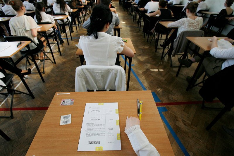 Coraz więcej młodych Polaków poprawia swoją maturę.