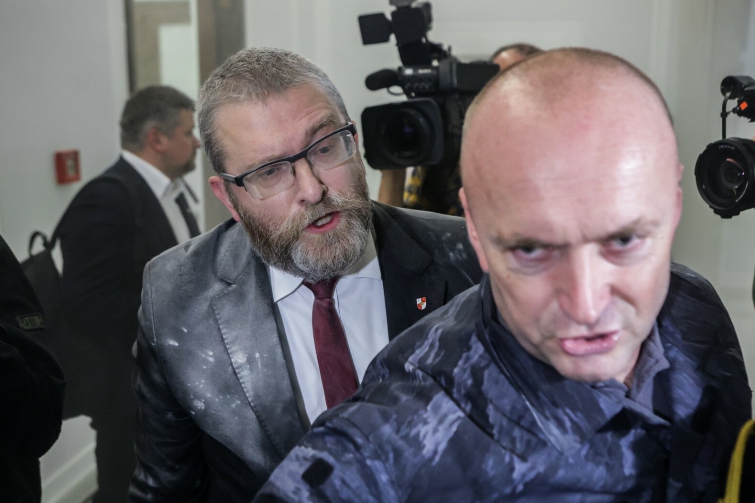 Posłanka po ataku Brauna z gaśnicą trafiła do lekarza.