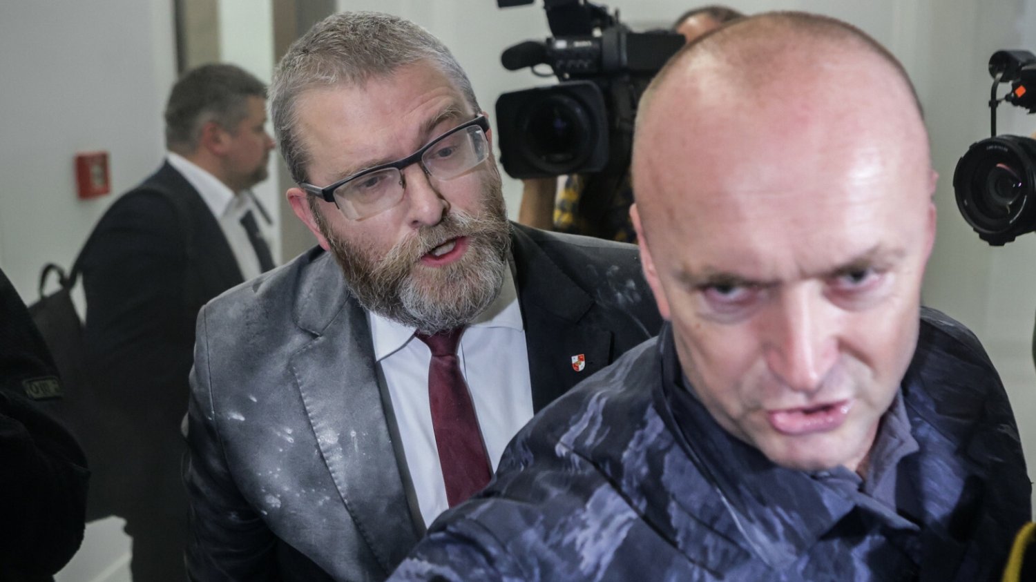 Posłanka po ataku Brauna z gaśnicą trafiła do lekarza.