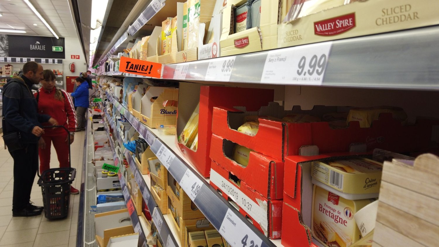 Ser żółty, Lidl, sery, półka z nabiałem