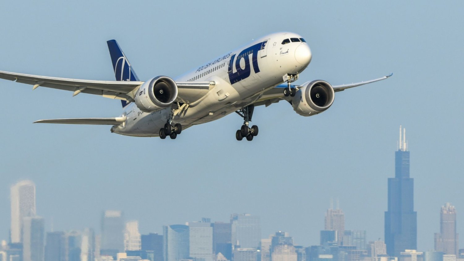 LOT pomoże nie tylko na Bliskim Wschodzie. Lecą wyciągać Polaków z "rajów"