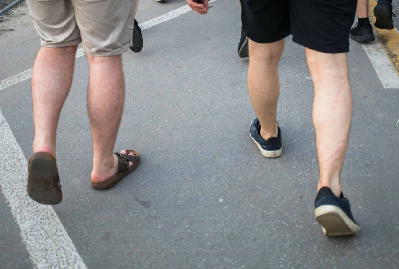 Męskie spodenki u mężczyzn. "To moja sprawa jak się ubieram".