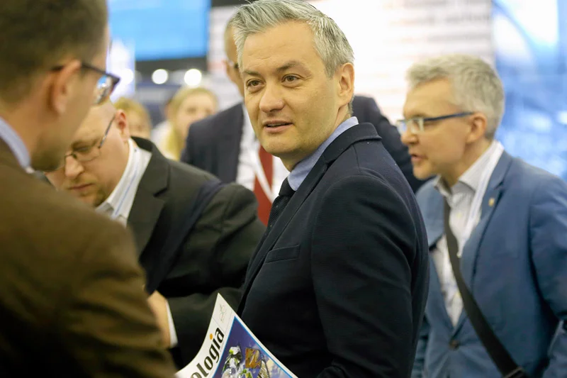 Prezydent Słupska Robert Biedroń zaskoczył na Europejskim Kongresie Gospodarczym w Katowicach.
