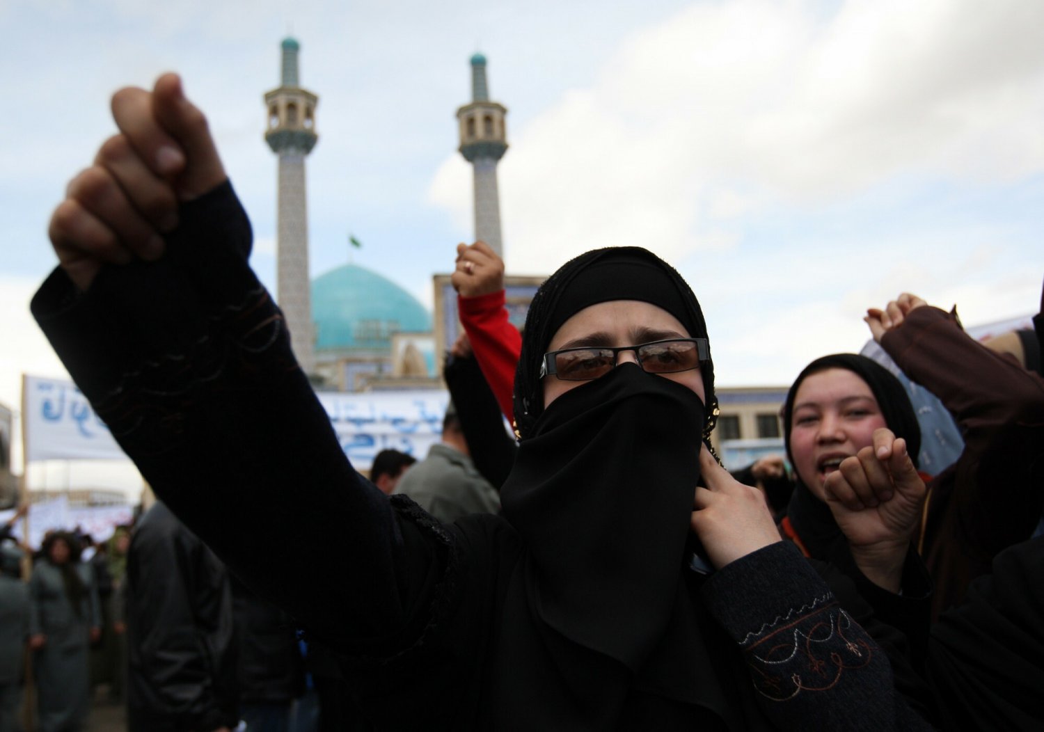 Afgańskie kobiety protestują przeciw talibom.