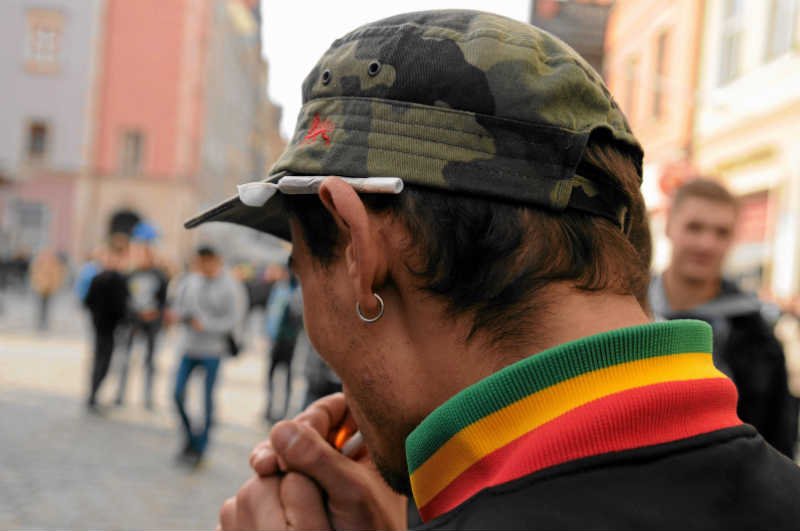 Prokuratorzy nadal ścigają za posiadanie niewielkich ilości narkotyków.