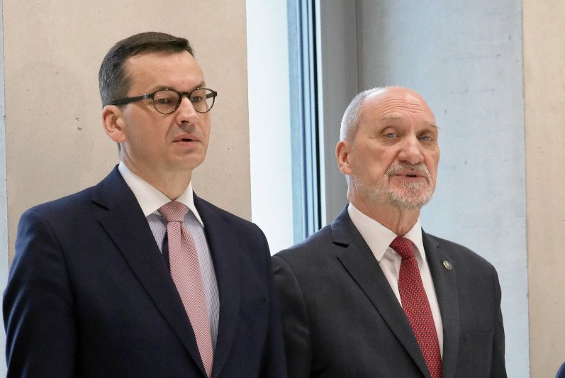Morawiecki skomentował film podkomisji smoleńskiej. Dziękował jej za pracę.